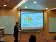 テレビを見る人
AI 生成コンテンツは誤りを含む可能性があります。
