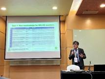 天井, 屋内, テーブル, 立つ が含まれている画像
AI 生成コンテンツは誤りを含む可能性があります。