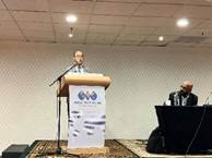 天井, 屋内, テーブル, 立つ が含まれている画像
AI 生成コンテンツは誤りを含む可能性があります。