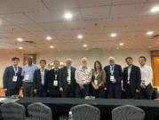 人, 天井, 屋内, 立つ が含まれている画像
AI 生成コンテンツは誤りを含む可能性があります。