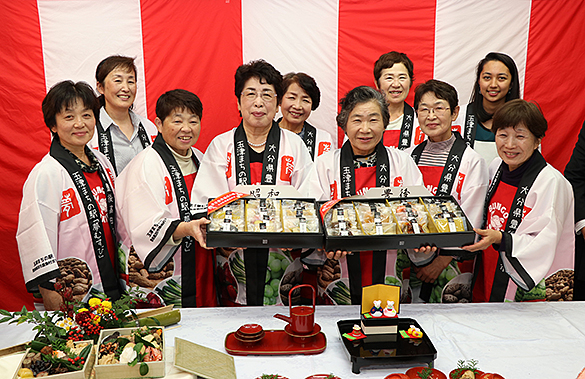 写真７	豊後高田市農漁村女性集団連絡協議会が販売する「世界農業遺産の郷　大分県豊後高田市おせち」