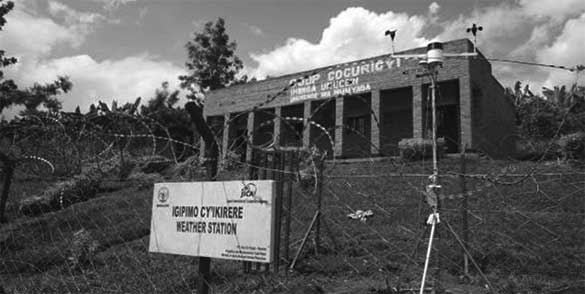 図４　ルワマガナの気象観測施設（2014）