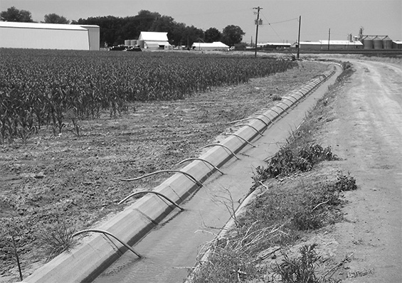 写真　New Cashe La Poudre Irrigation Companyのサイフォンによる取水
