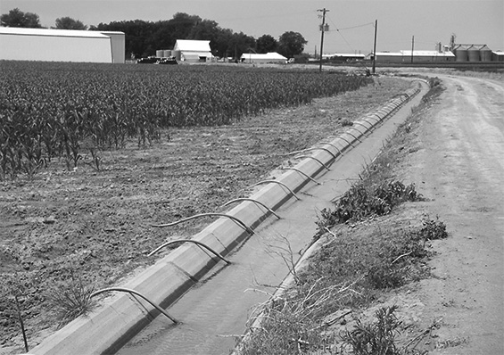 写真 New Cashe La Poudre Irrigation Companyのサイフォンによる取水