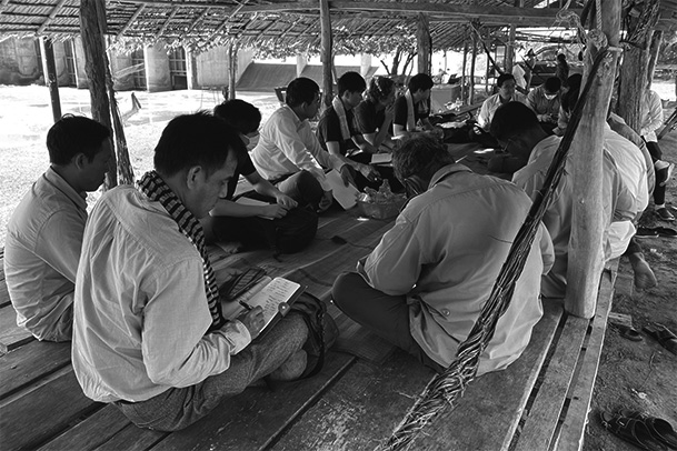 写真４　カンボジアでの農業者とのディスカッションの様子