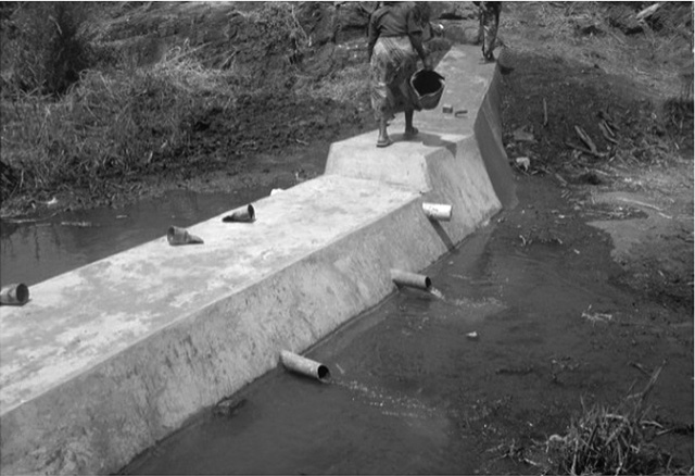 写真３ ブワンジェ·バレー頭首工