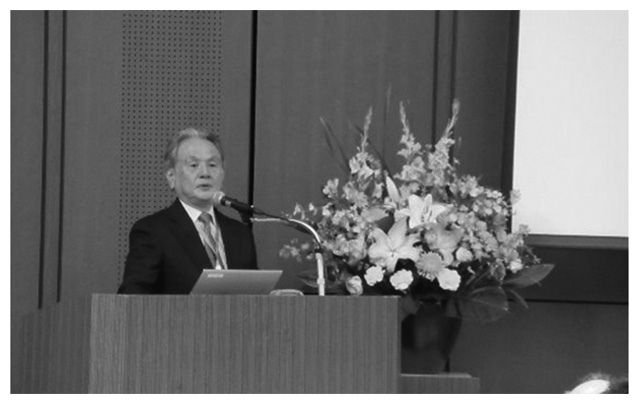 写真３　京都大学の渡邉名誉教授による総括